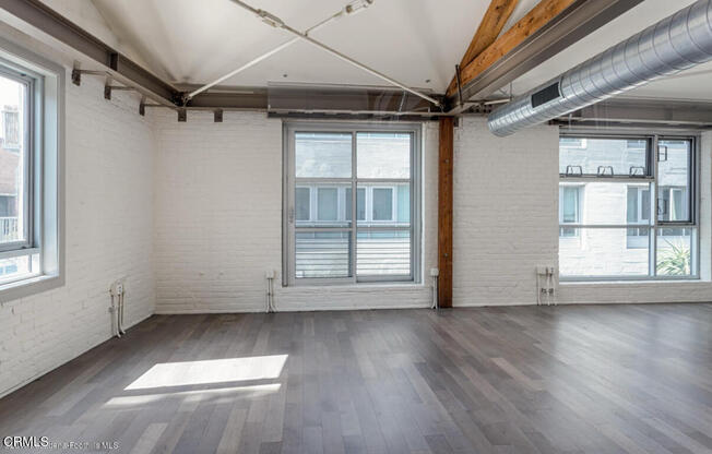 1 bed, 1 bath, 830 sqft, $2,950, Unit 220