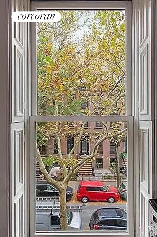 221 WARREN ST