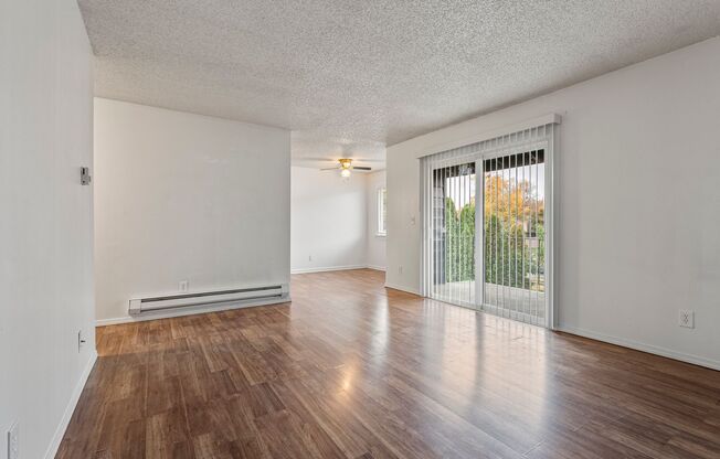 2 beds, 1 bath, 864 sqft, $1,349, Unit #10