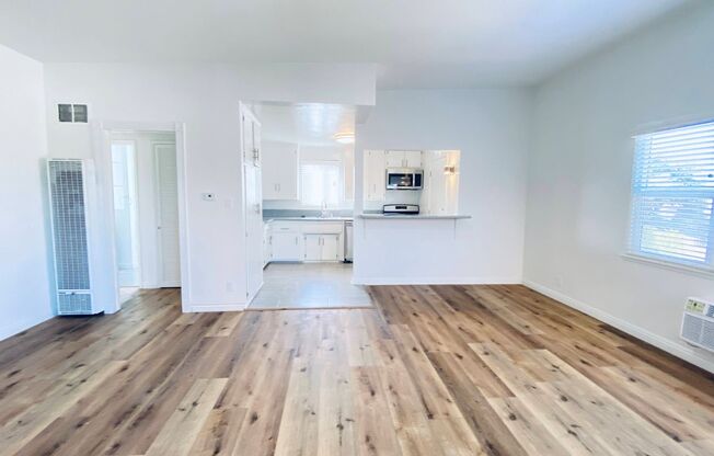 1957 Frank St / 2519 Virginia Ave