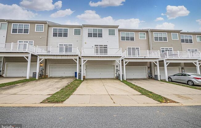 SPACIOUS 2 LEVEL CONDO WITH LOFT