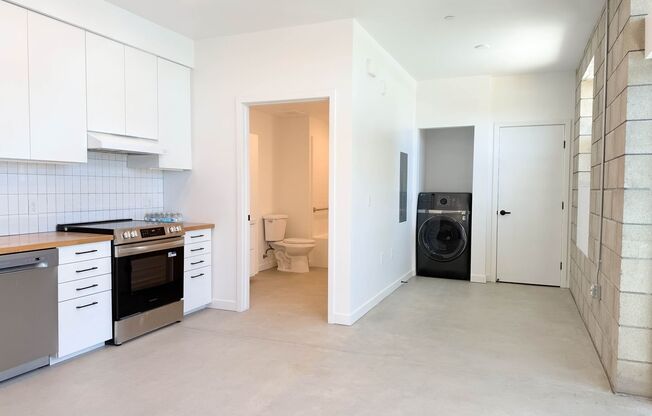 Studio, 1 bath, 285 sqft, $2,520, Unit 100
