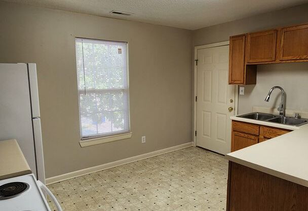 Studio, 1 bath, 600 sqft, $615, Unit 128-09