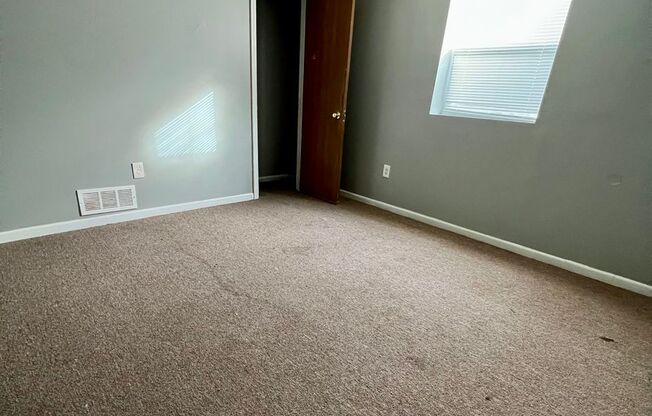 4 beds, 1 bath, $950