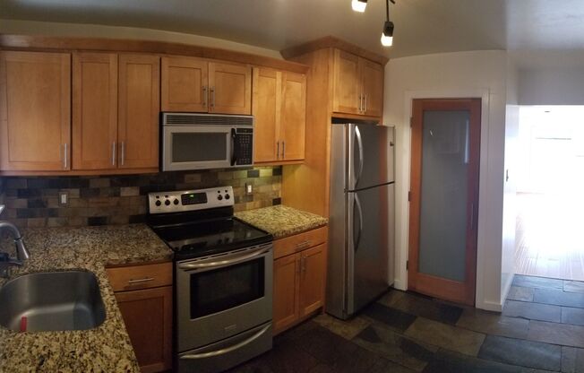 Stylishly Updated 2-Bedroom in Oakland