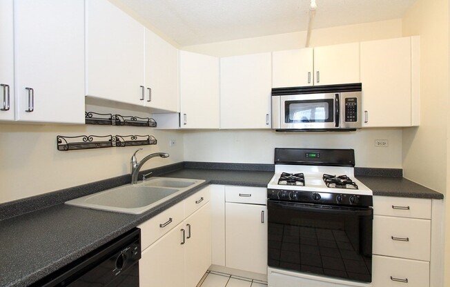 1 bed, 1 bath, 735 sqft, $3,100, Unit 18C