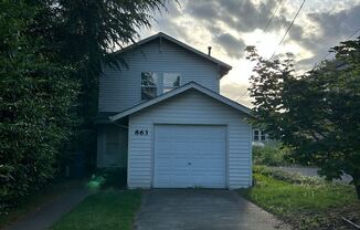 3B, 1.5BA house w/yard and Garage in Seattle's Judkins Park neighborhood- $3,330/mo.