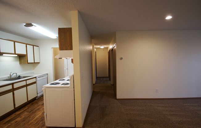 2 beds, 2 baths, 915 sqft, $1,650, Unit 332