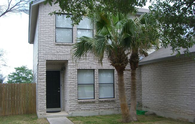 3 beds, 2.5 baths, $1,595