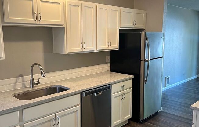 Bright, Updated 2BR Apartment in Prime SW Portland Location