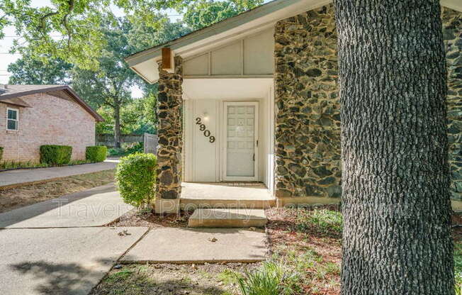 2909 WHITE OAK LN
