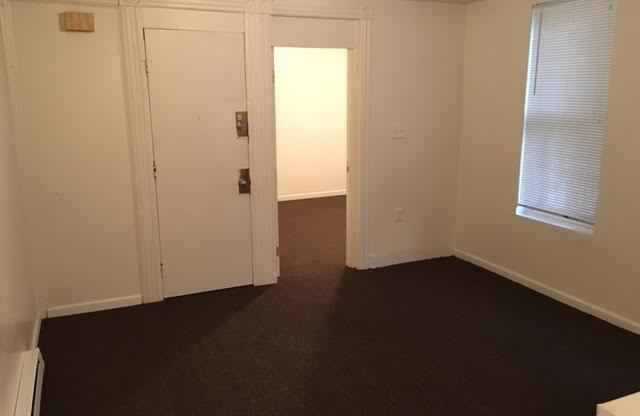 3 beds, 2 baths, $1,249, Unit Unit 1