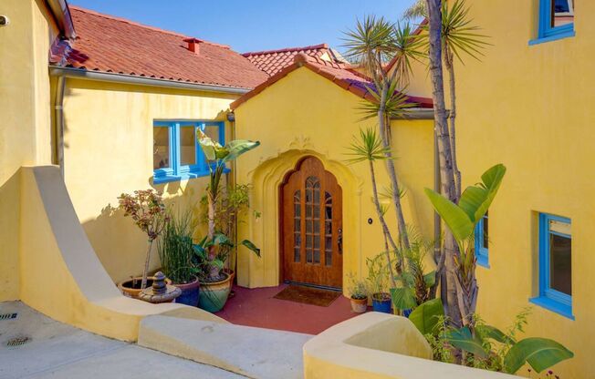 Glorious Gated Private 3 bed/ 3 bath Furnished Spanish Villa with Pool and Hot Tub in the Heart of Los Feliz!