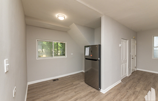 1022 W Fry St 1R
