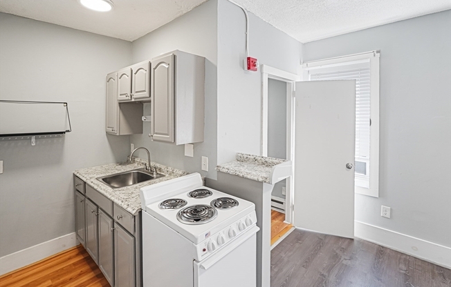 24 CHARLTON ST