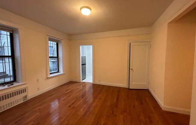 325 W 71 ST