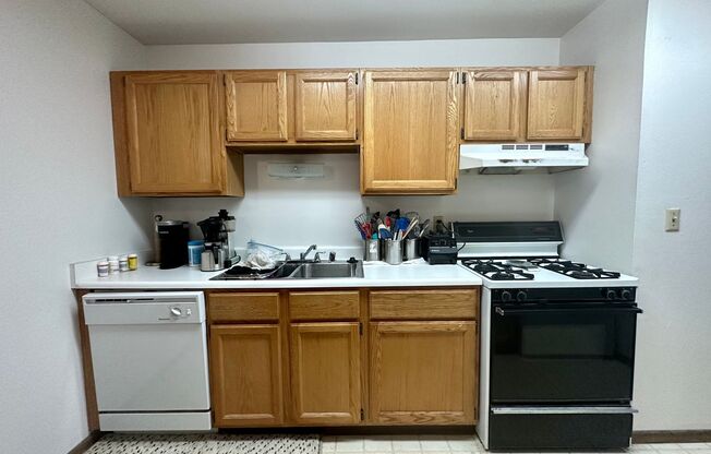1 bed, 1 bath, $1,095, Unit 109