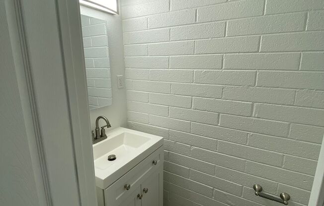 2 beds, 1.5 baths, 980 sqft, $1,200, Unit 6850-2