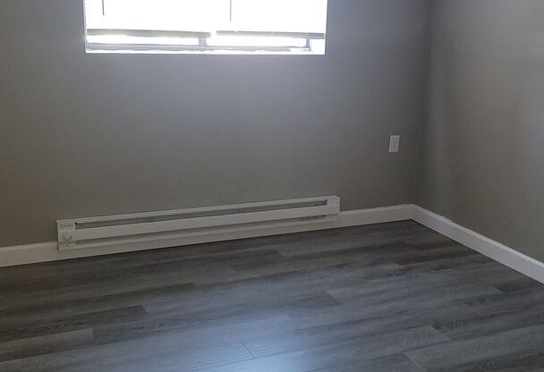 2 beds, 1 bath, $1,400, Unit 1A