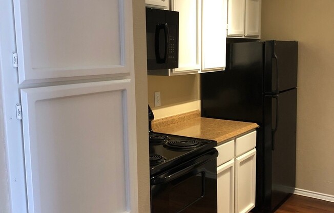 3 beds, 2 baths, 1,203 sqft, $1,950, Unit 11620B