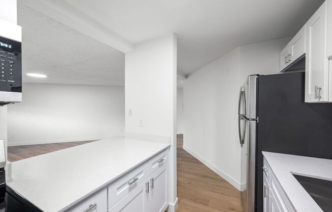 2 beds, 1 bath, 815 sqft, $2,220, Unit 105