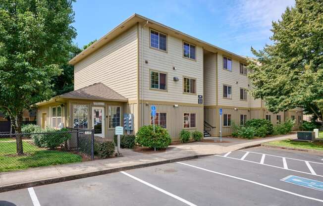 Building exterior view1 at Monroe Avenue Apartments, Salem