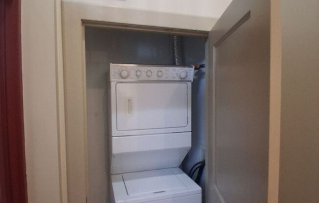 1 bed, 1 bath, 706 sqft, $1,199, Unit 1517 S. Theresa Ave. #201