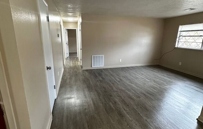 3 beds, 1 bath, $1,100