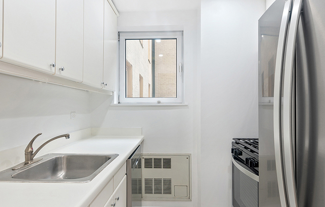 1 bed, 1.5 baths, 651 sqft, $4,800, Unit 14F