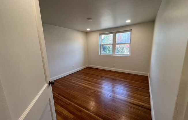 2 beds, 1 bath, $1,325