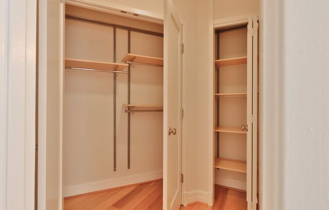 Studio, 1 bath, 440 sqft, $2,300, Unit 0215