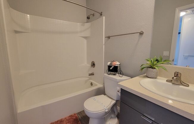 2 beds, 2 baths, 919 sqft, $2,595, Unit M20