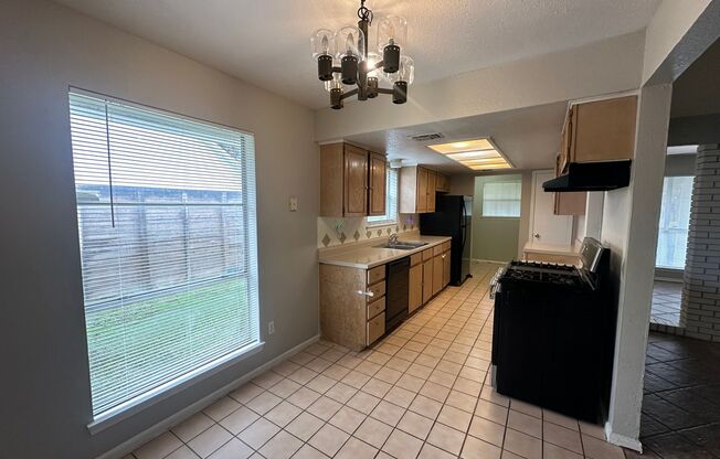 3 beds, 2 baths, $2,500