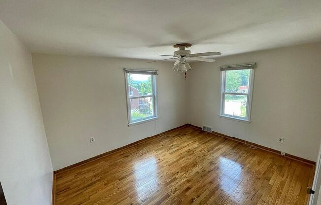 Updated 2 bed 1 bath apartment!