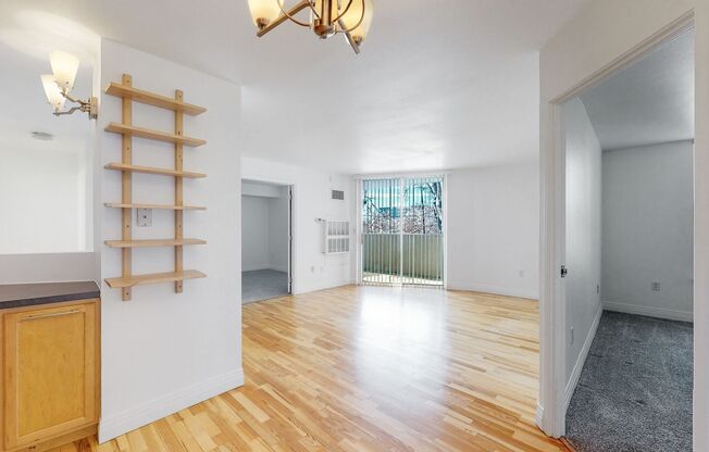 2 beds, 2 baths, 873 sqft, $1,810, Unit 601 W 11th Ave