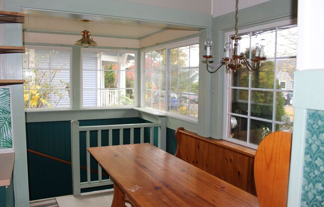 Charming bungalow with bonus office or Art Studio space! Beaumont/ Alameda!