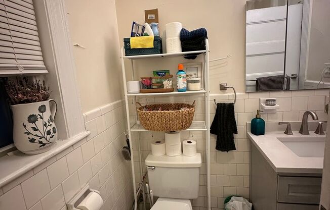 2 beds, 1 bath, 750 sqft, $2,950, Unit 6