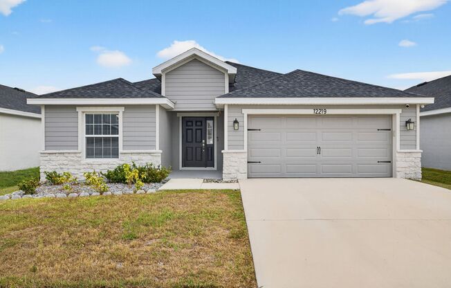 New Spacious 4 Bed - W/Amenities!