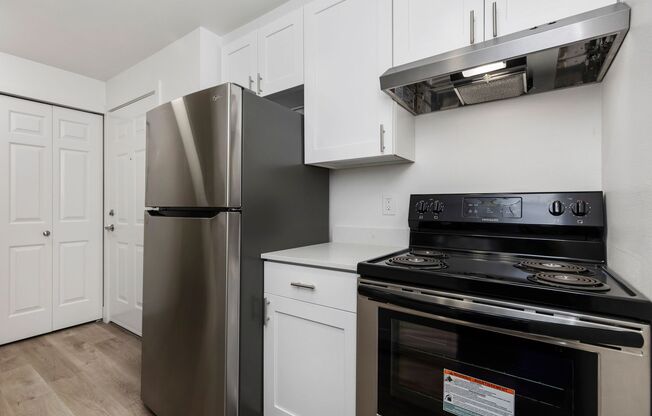 2 beds, 1 bath, 950 sqft, $1,900, Unit UNIT 2C