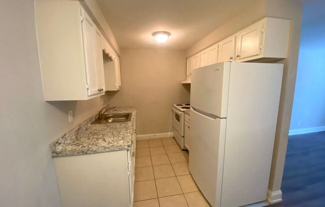 1 bed, 1 bath, 600 sqft, $675, Unit 14