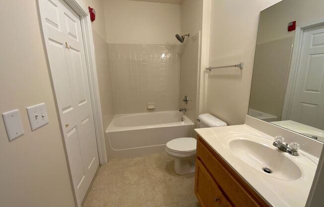 2 beds, 2 baths, $1,300, Unit 2104 Claridge Dr