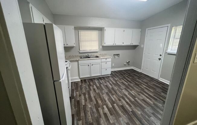 3 beds, 1 bath, $895