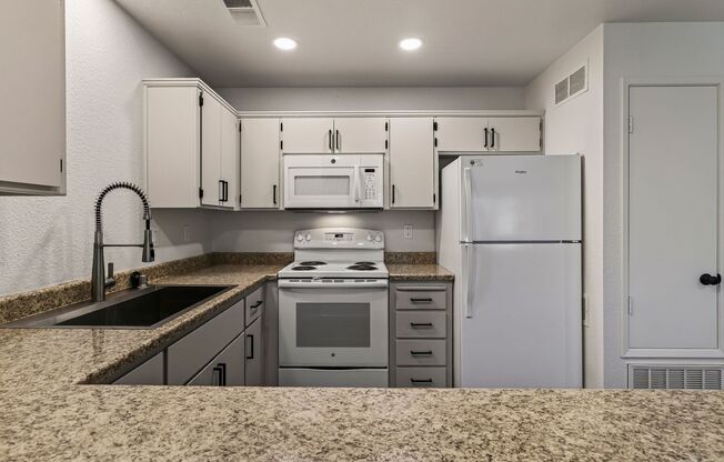 2 beds, 2 baths, 867 sqft, $1,725, Unit 74