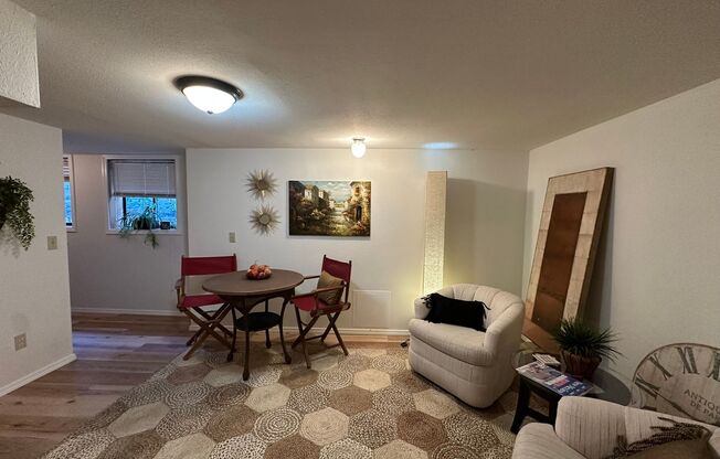 1 bed, 1 bath, $1,395, Unit 520 Douglas St - B