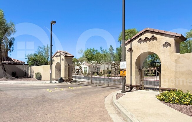 1090 W CAROLINE LN