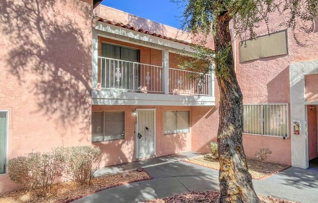 LOVELY MOVE-IN READY TWO-STORY TOWNHOME!