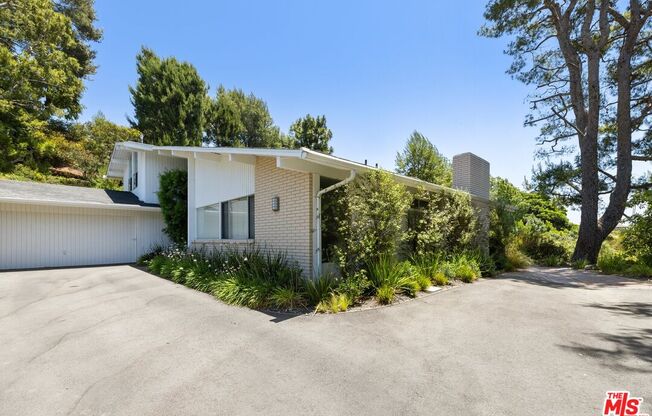 2318 CHERYL PL