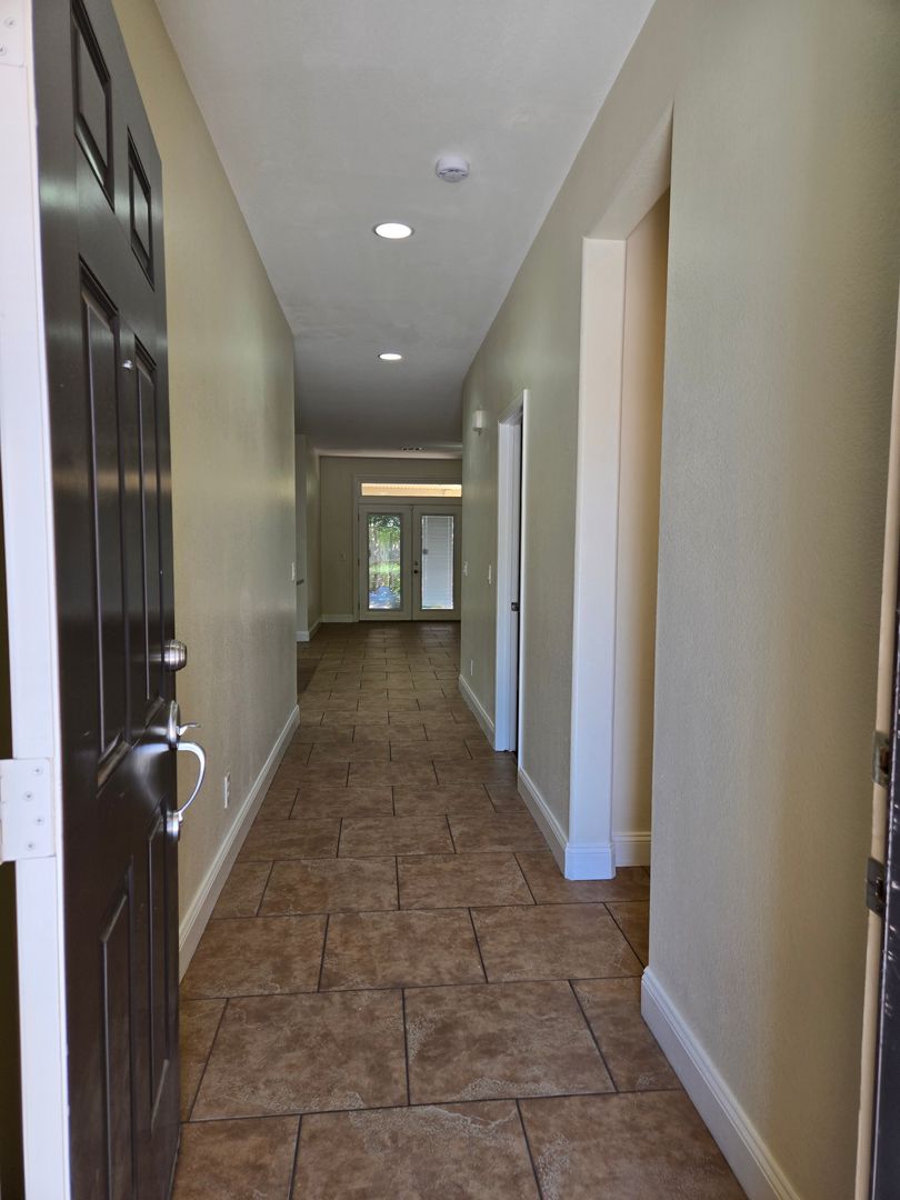 A Beautiful Single Story Townhouse! 3 Bed, 2 Bath, 2 Car!