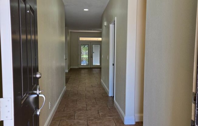 A Beautiful Single Story Townhouse! 3 Bed, 2 Bath, 2 Car!