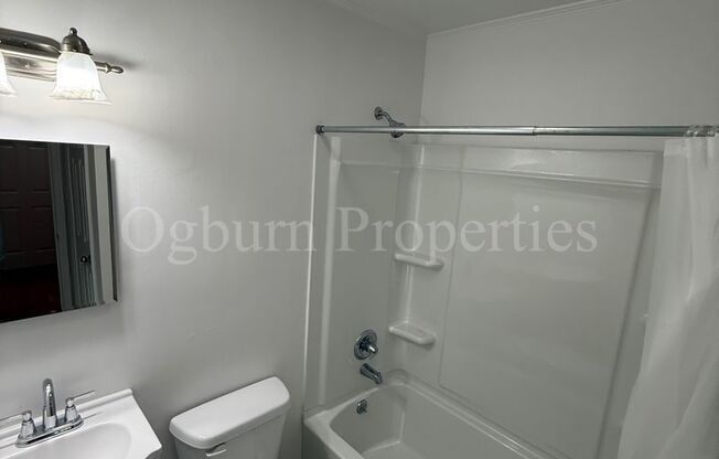 2 beds, 1 bath, $895, Unit 845-B